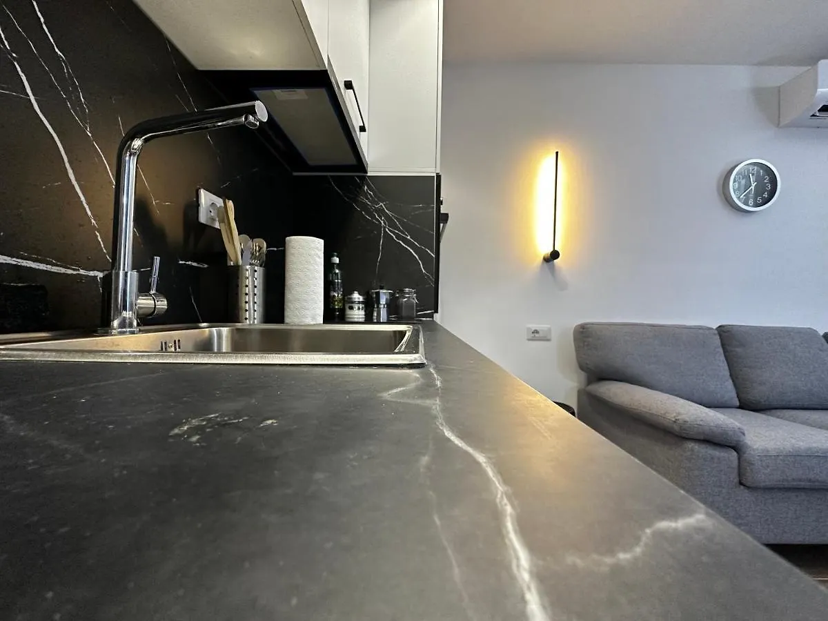 Alvi Apartment Τίρανα 0*,
